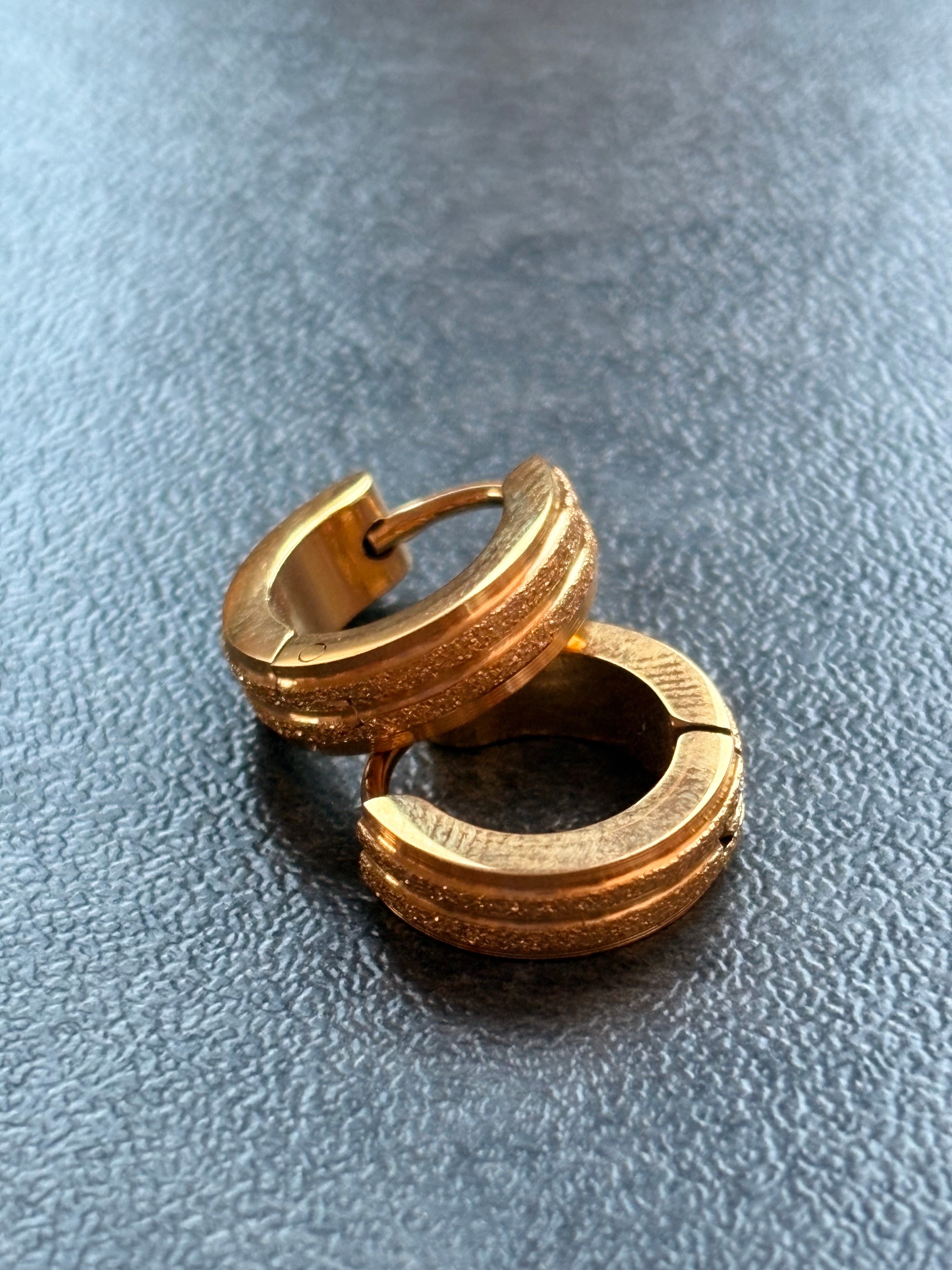 Puces d’Oreilles Dorées – Élégance Minimaliste