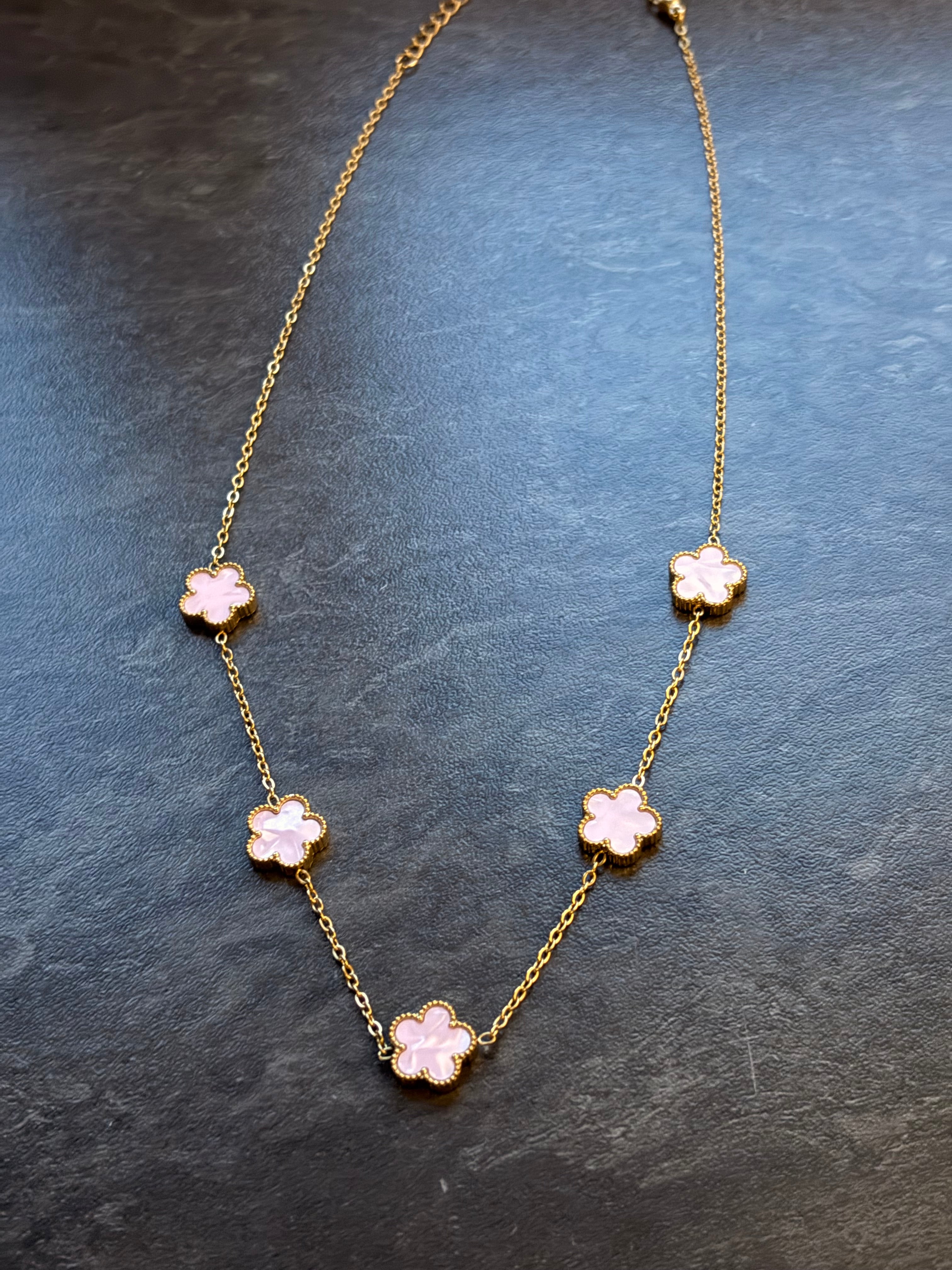 Collier Fleurs Élégance – Acier Inoxydable