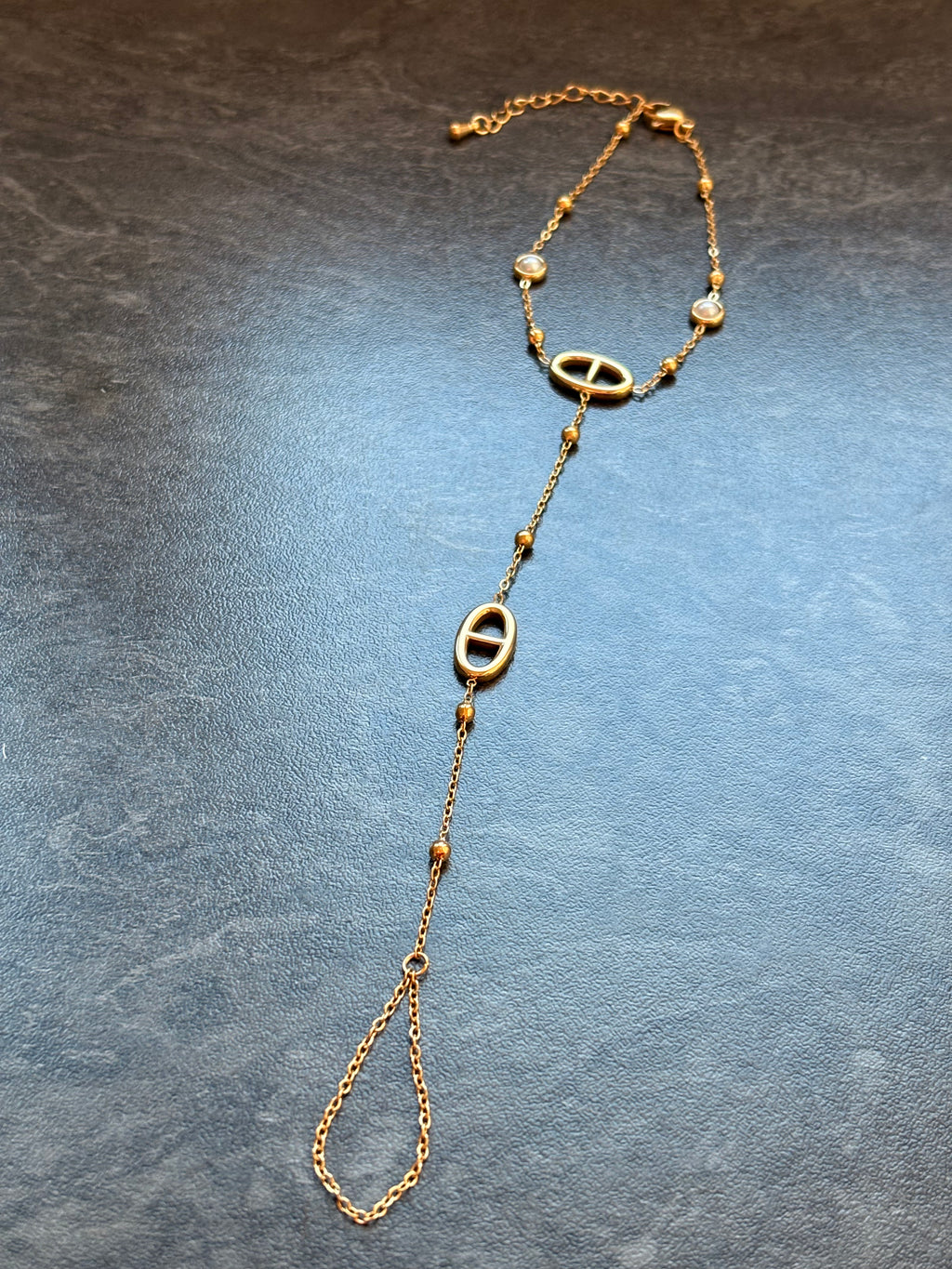Bracelet-Bague Doré avec Motif Intégré – Style Moderne et Ajustable