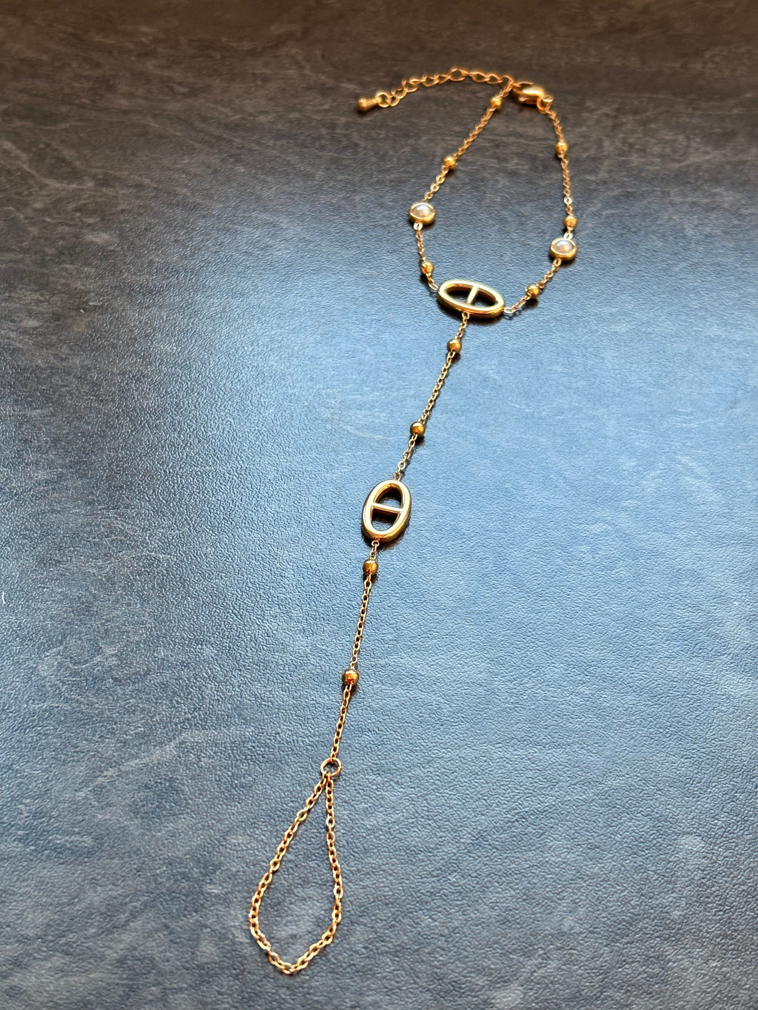 Bracelet-Bague Doré avec Motif Intégré – Style Moderne et Ajustable
