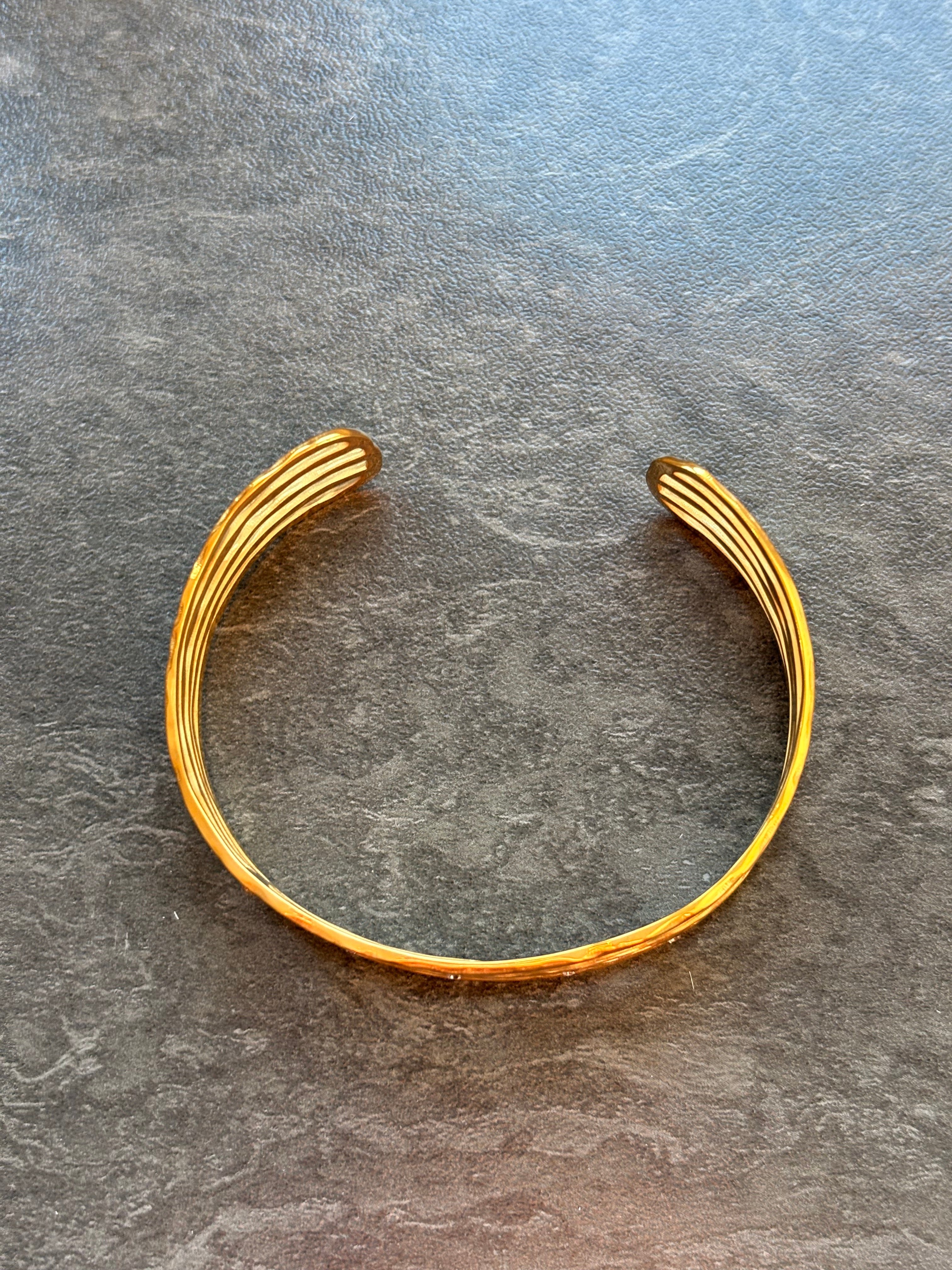 Bracelet Jonc Doré Multi-Rangs à Strass – Acier Inoxydable