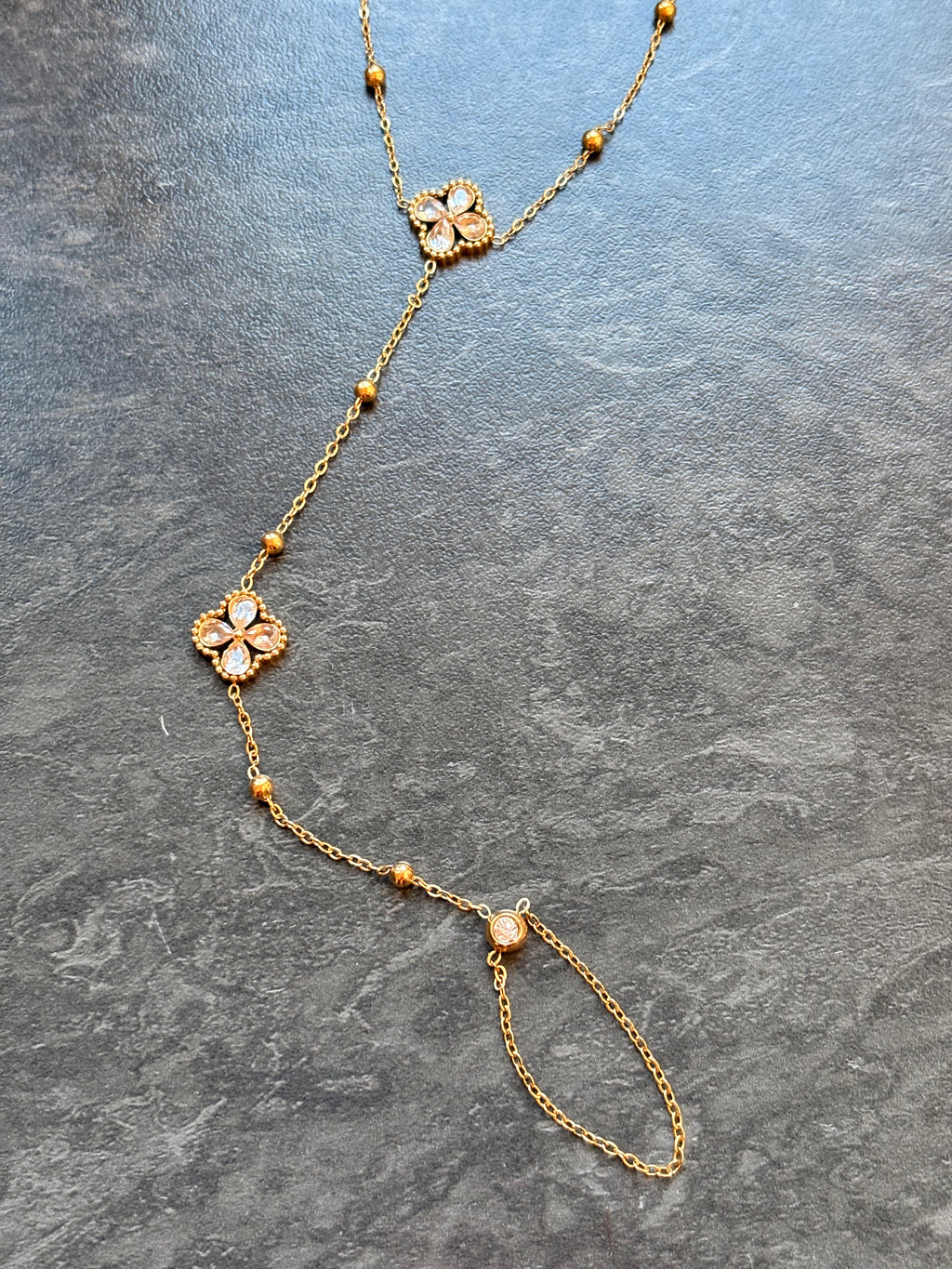 Bracelet-Bague Doré avec Motif à Strass – Style Moderne et Ajustable