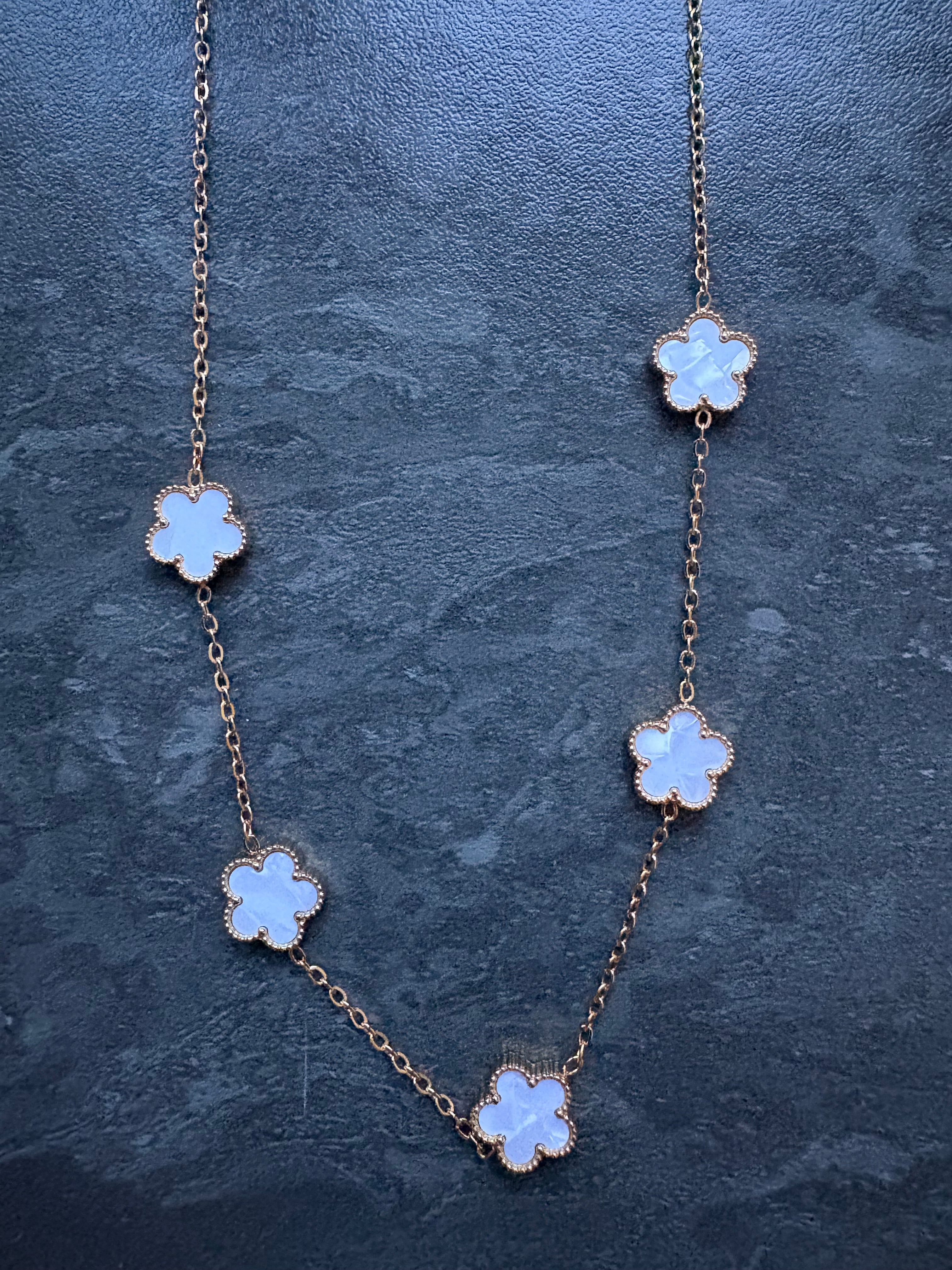 Collier Fleurs Élégance – Acier Inoxydable