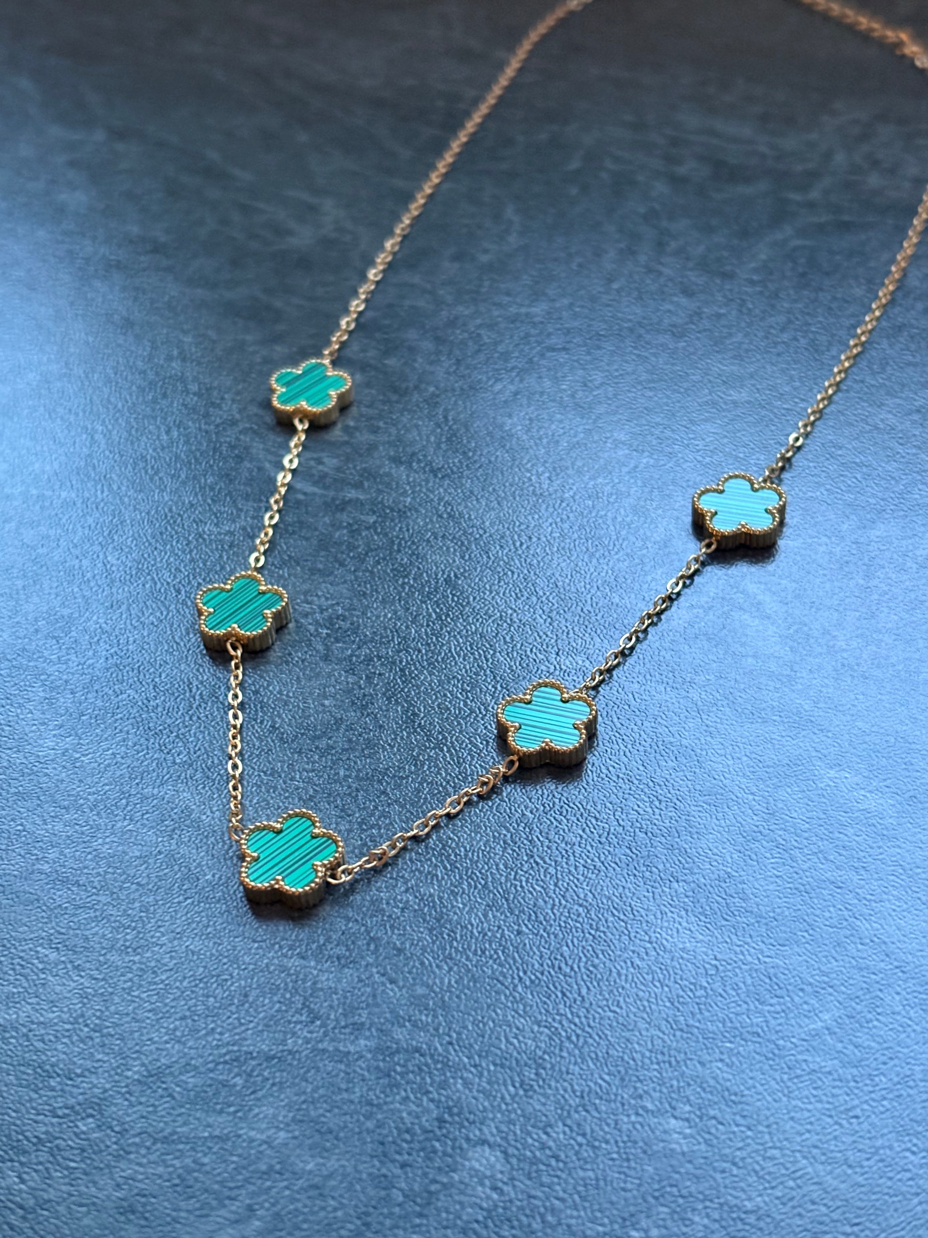 Collier Fleurs Élégance – Acier Inoxydable