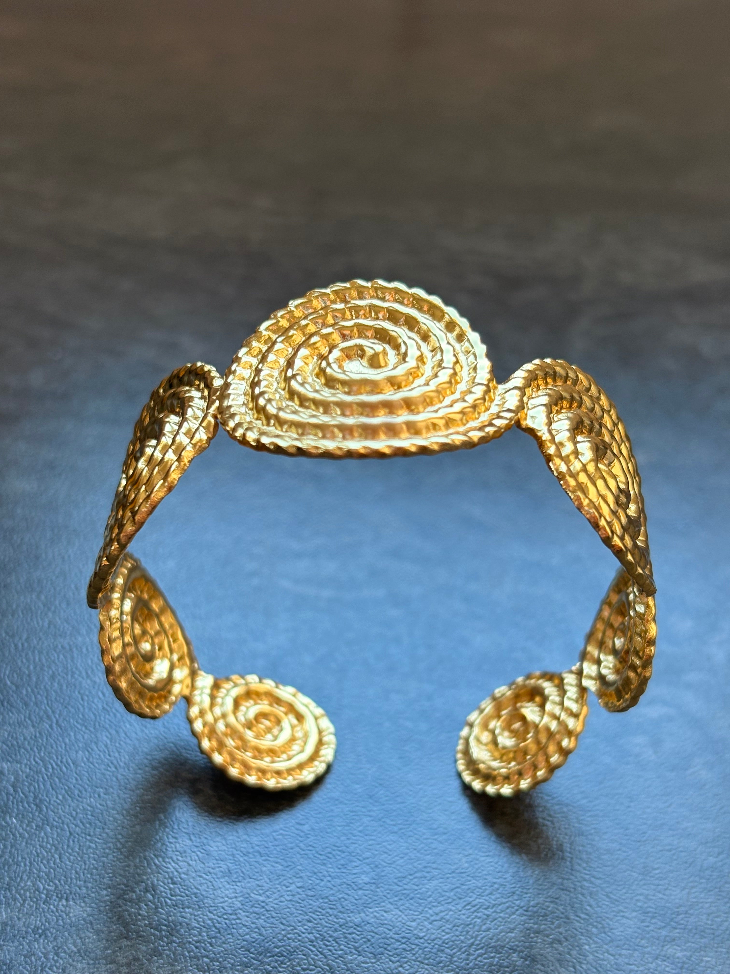 Bracelet Jonc Doré Motif Spirale – Acier Inoxydable