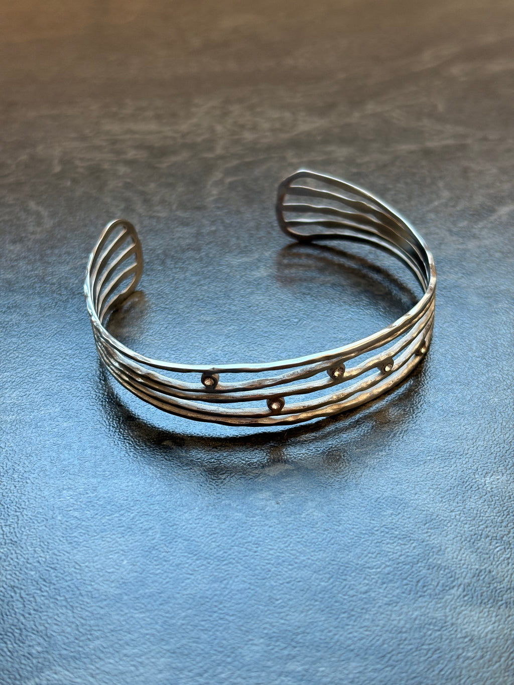 Bracelet Jonc Argenté Multi-Rangs à Strass – Acier Inoxydable
