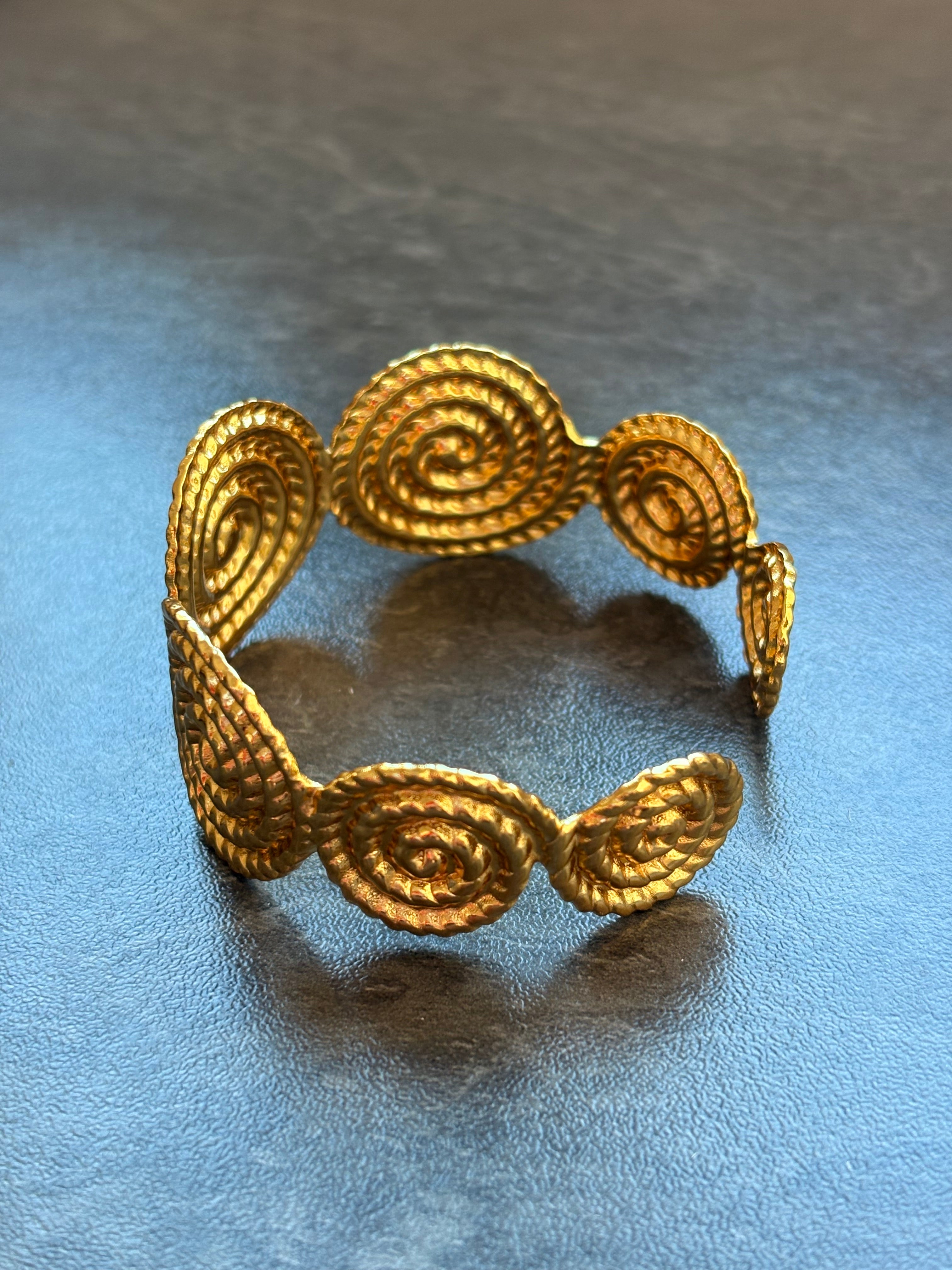 Bracelet Jonc Doré Motif Spirale – Acier Inoxydable