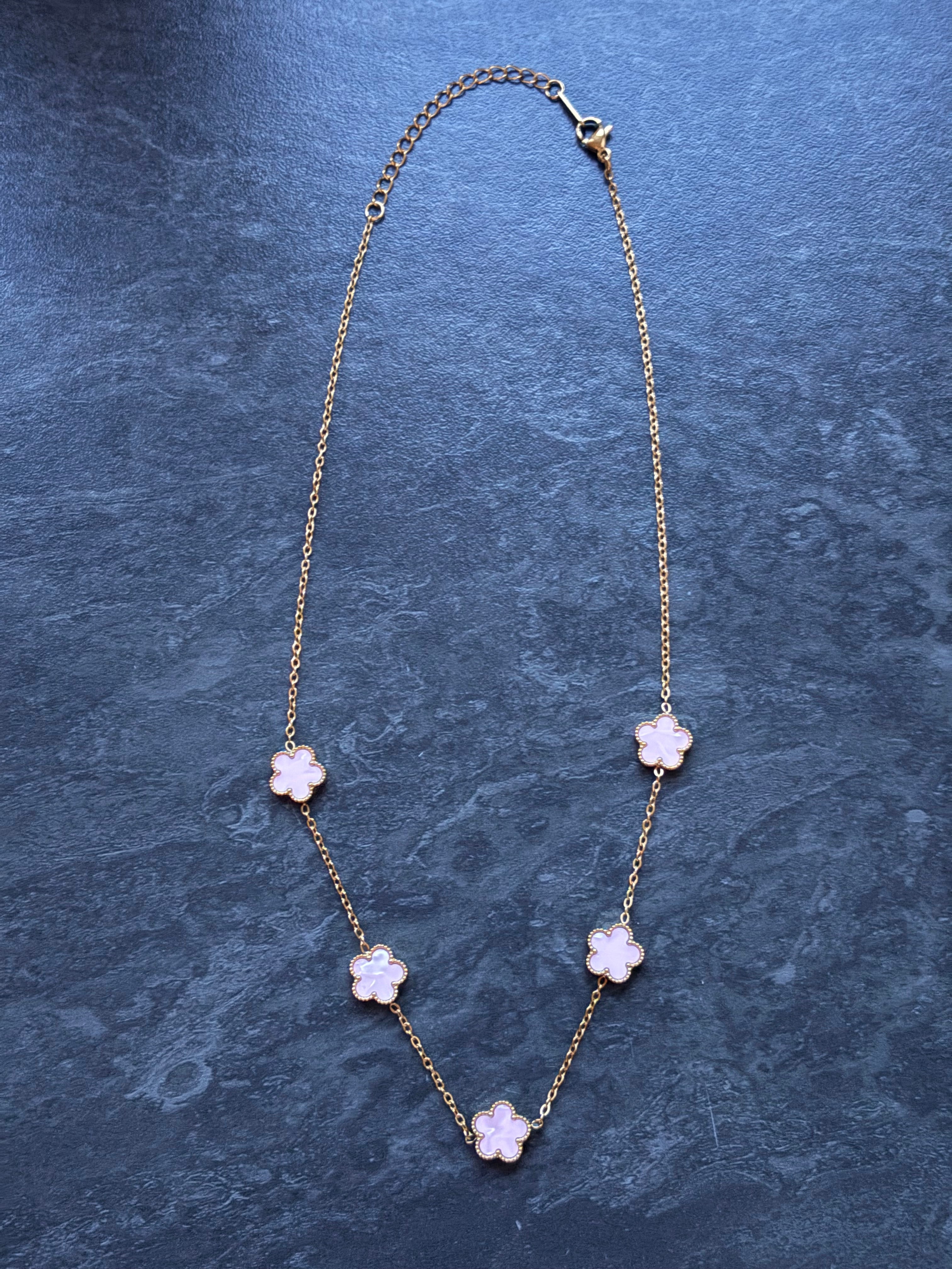 Collier Fleurs Élégance – Acier Inoxydable
