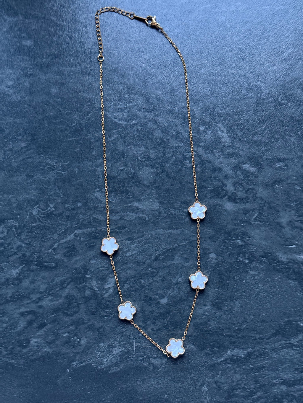 Collier Fleurs Élégance – Acier Inoxydable