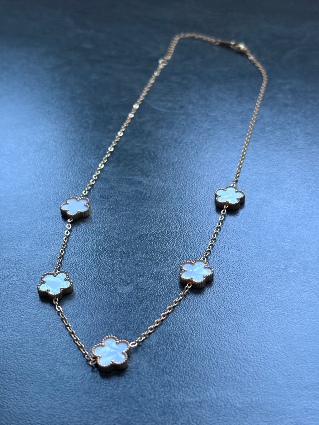 Collier Fleurs Élégance – Acier Inoxydable