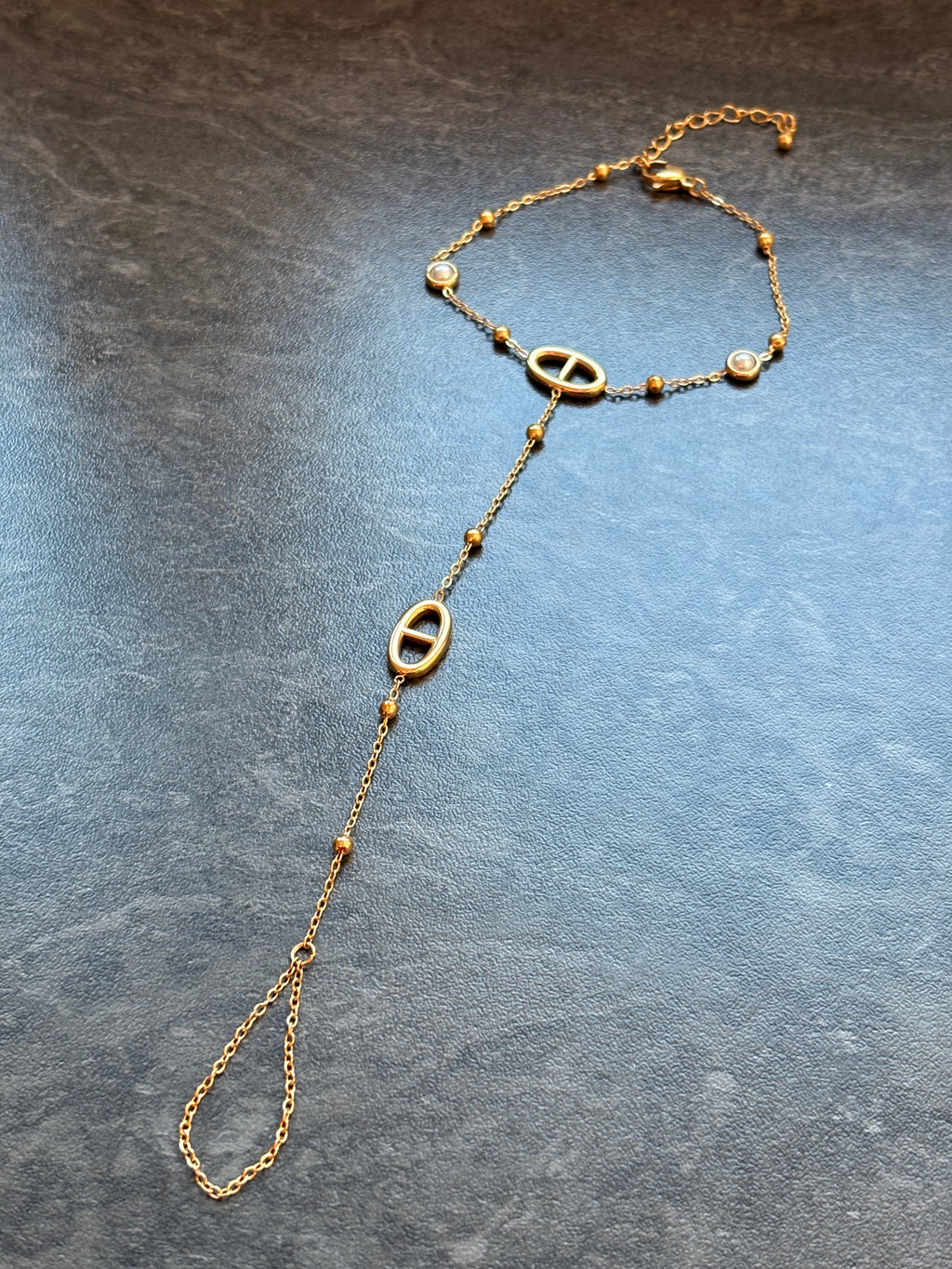 Bracelet-Bague Doré avec Motif Intégré – Style Moderne et Ajustable