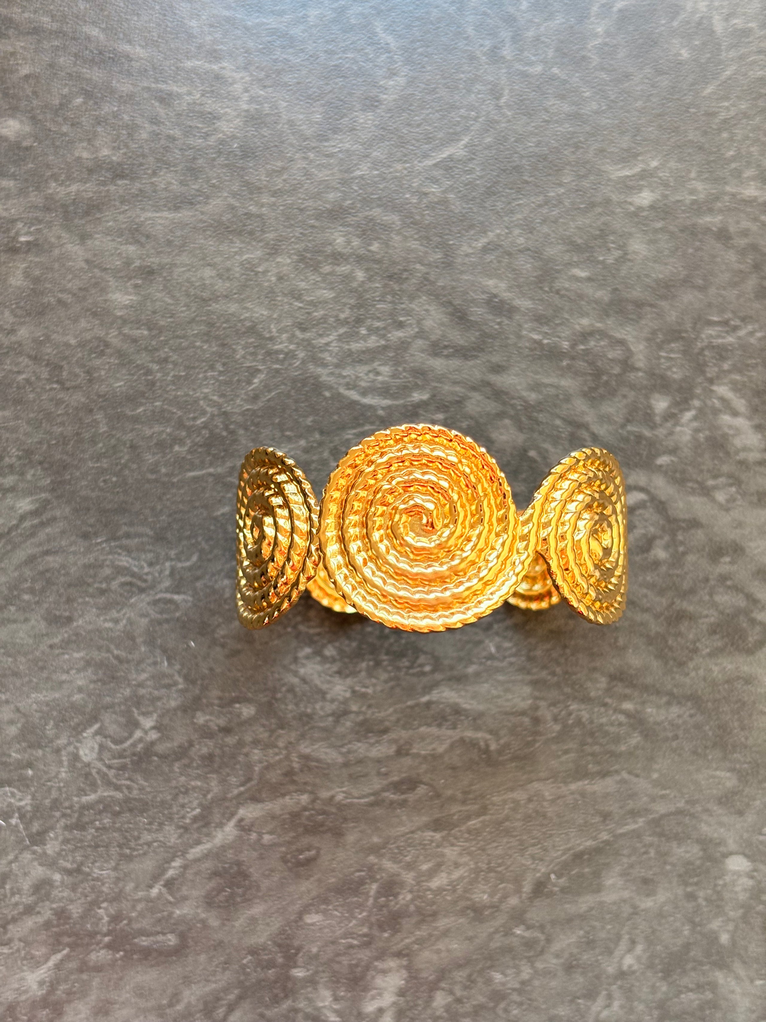 Bracelet Jonc Doré Motif Spirale – Acier Inoxydable
