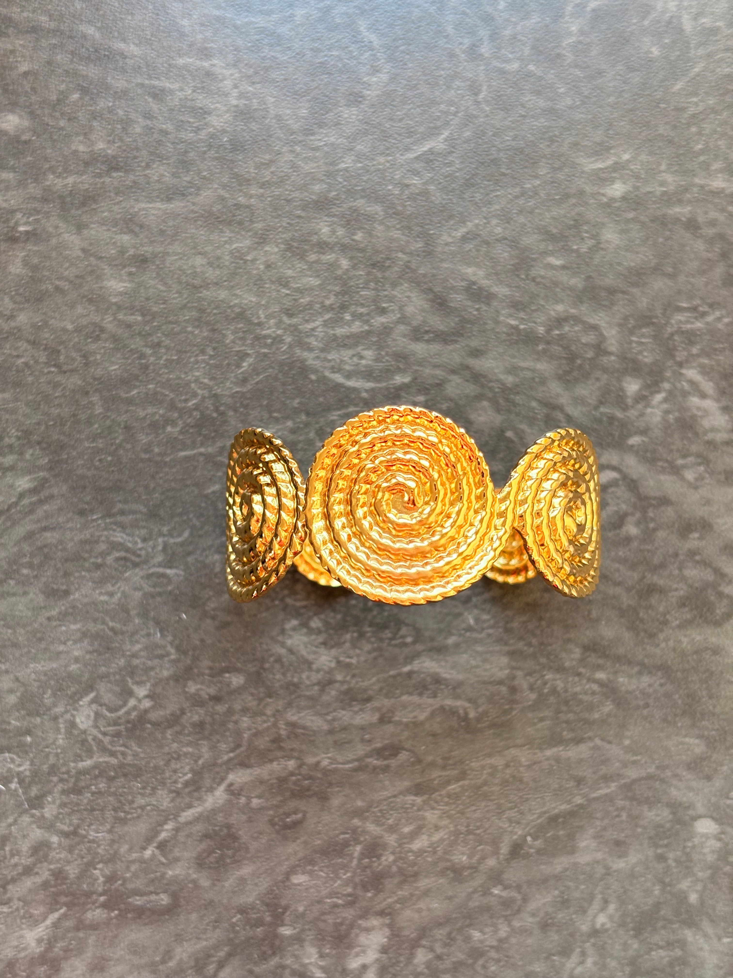 Bracelet Jonc Doré Motif Spirale – Acier Inoxydable