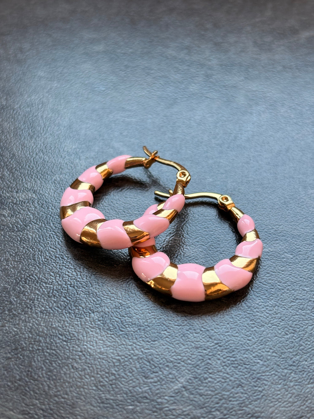 Petites Créoles Rose et Doré – Chic et Élégantes