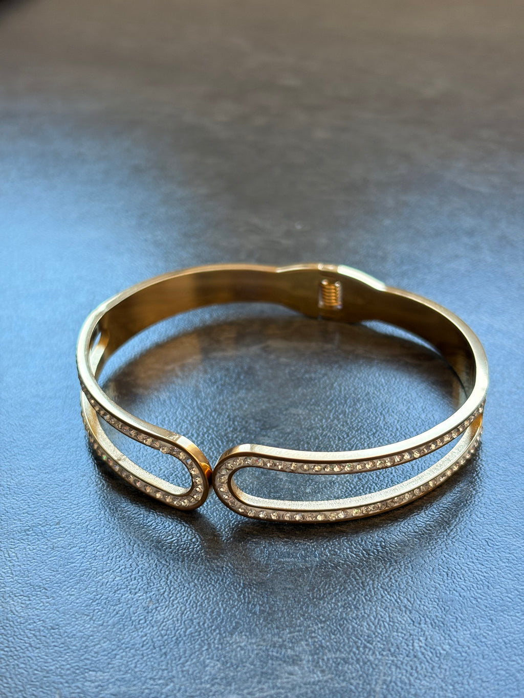 Bracelet Jonc Doré à Strass – Acier Inoxydable