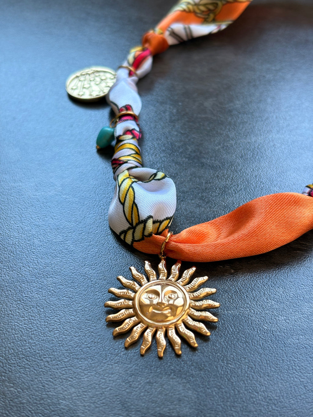Collier bandana soleil
