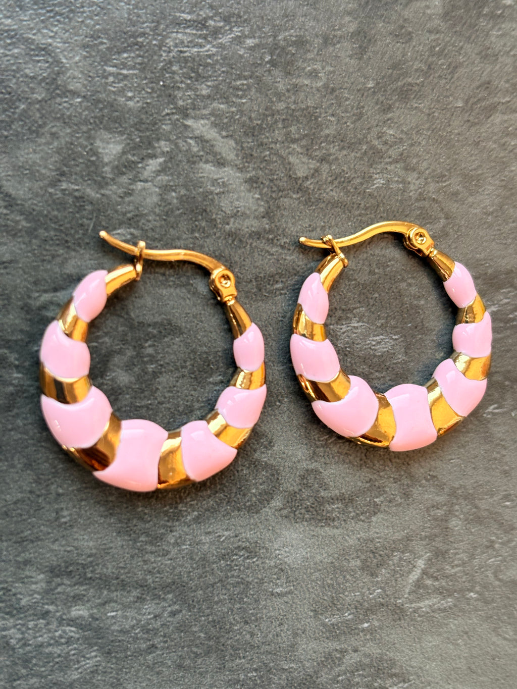 Petites Créoles Rose et Doré – Chic et Élégantes