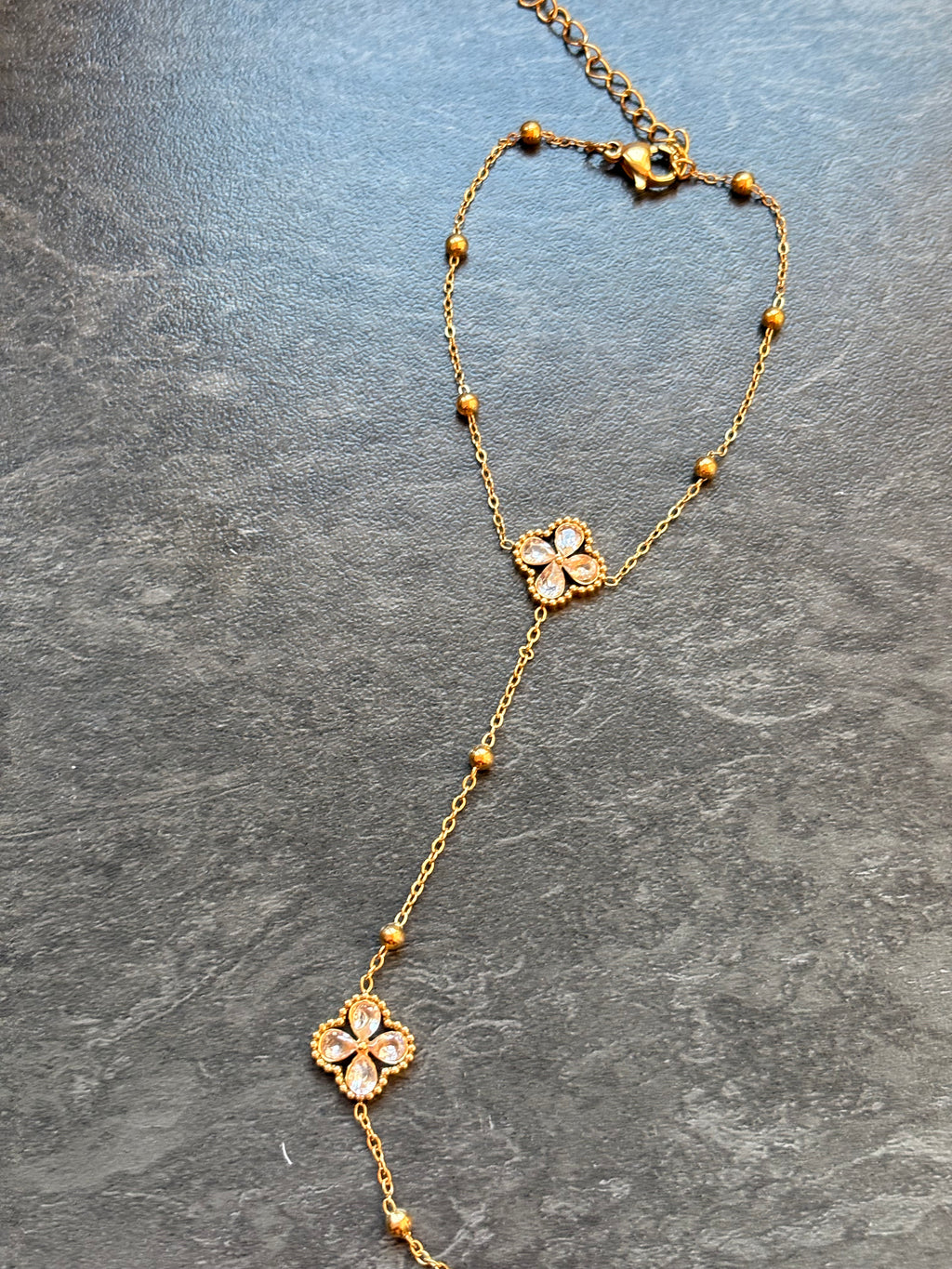 Bracelet-Bague Doré avec Motif à Strass – Style Moderne et Ajustable