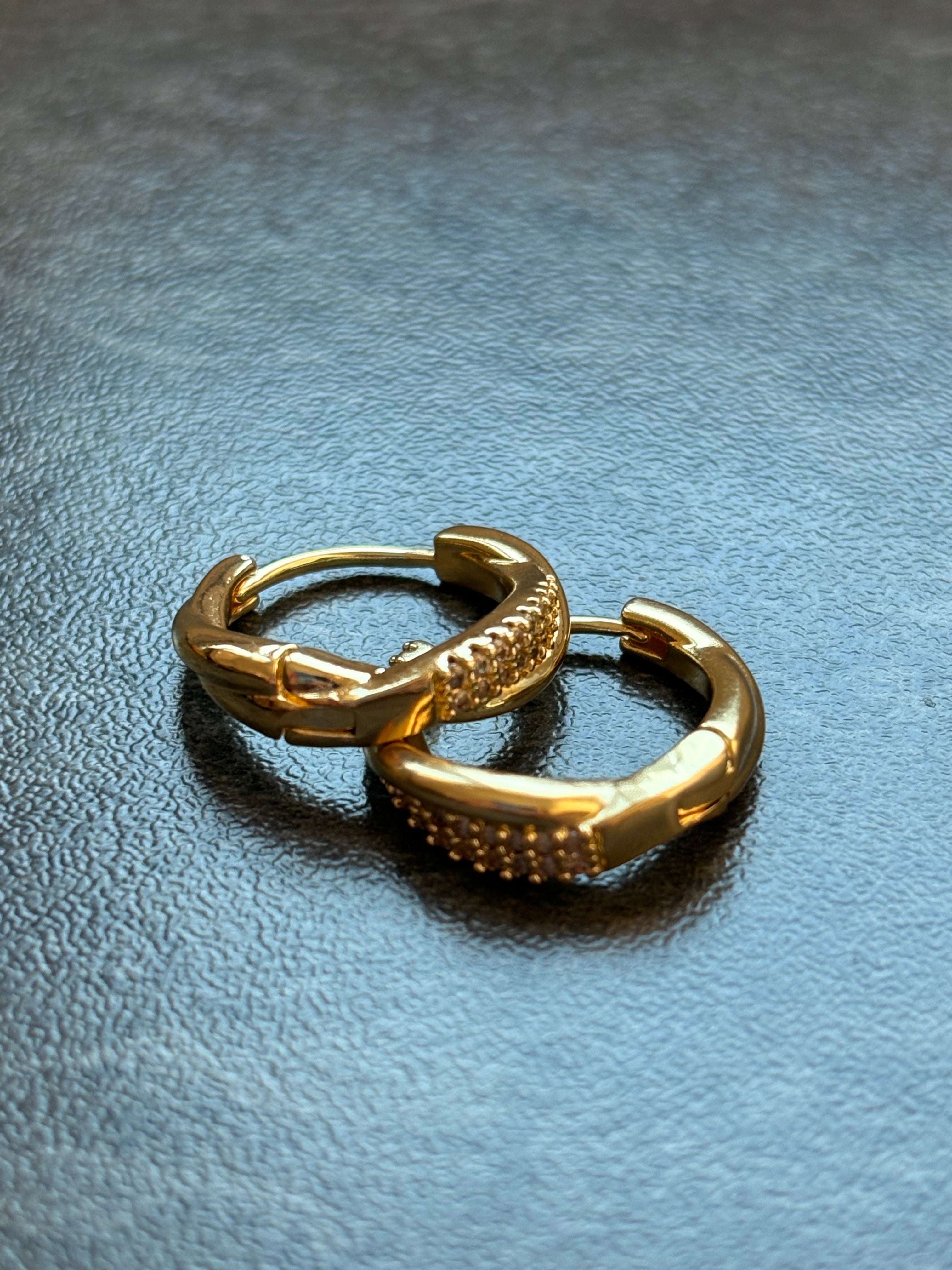 Puces d’Oreilles Dorées – Élégance Minimaliste