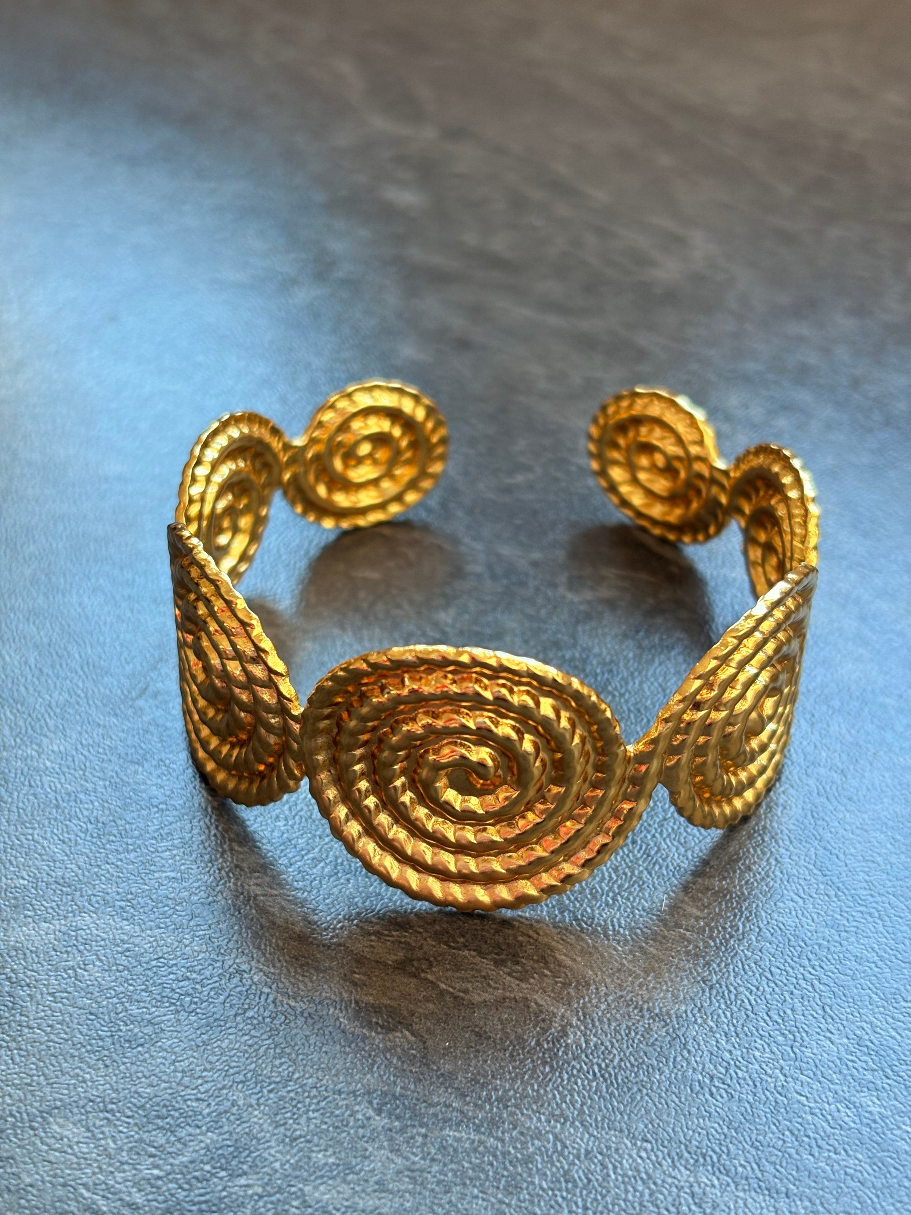 Bracelet Jonc Doré Motif Spirale – Acier Inoxydable