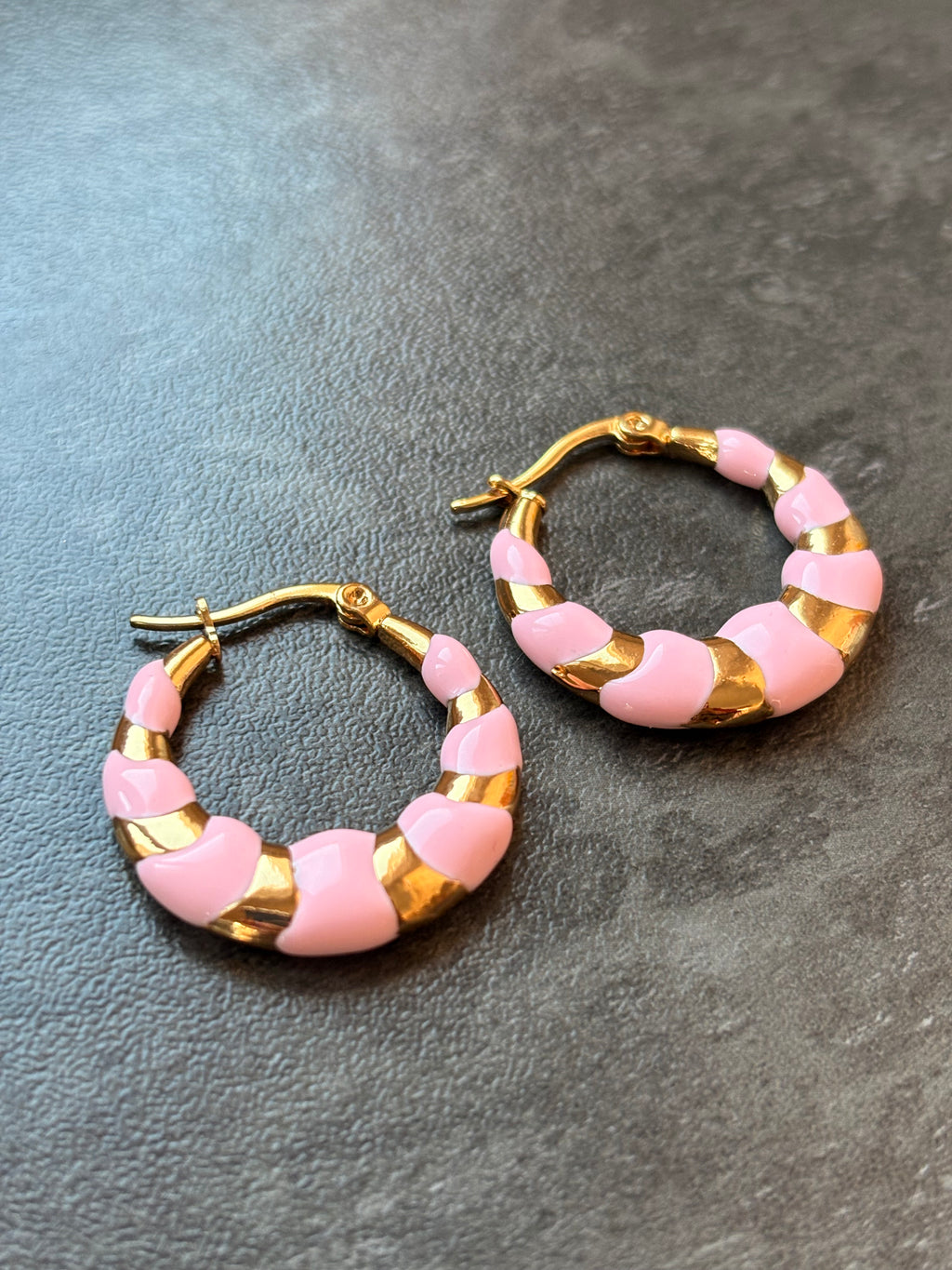 Petites Créoles Rose et Doré – Chic et Élégantes