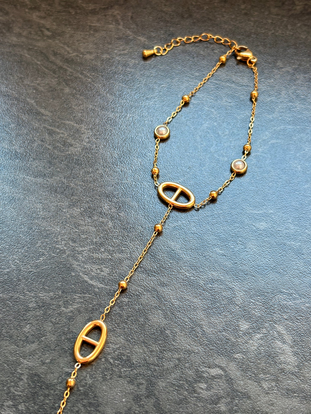 Bracelet-Bague Doré avec Motif Intégré – Style Moderne et Ajustable