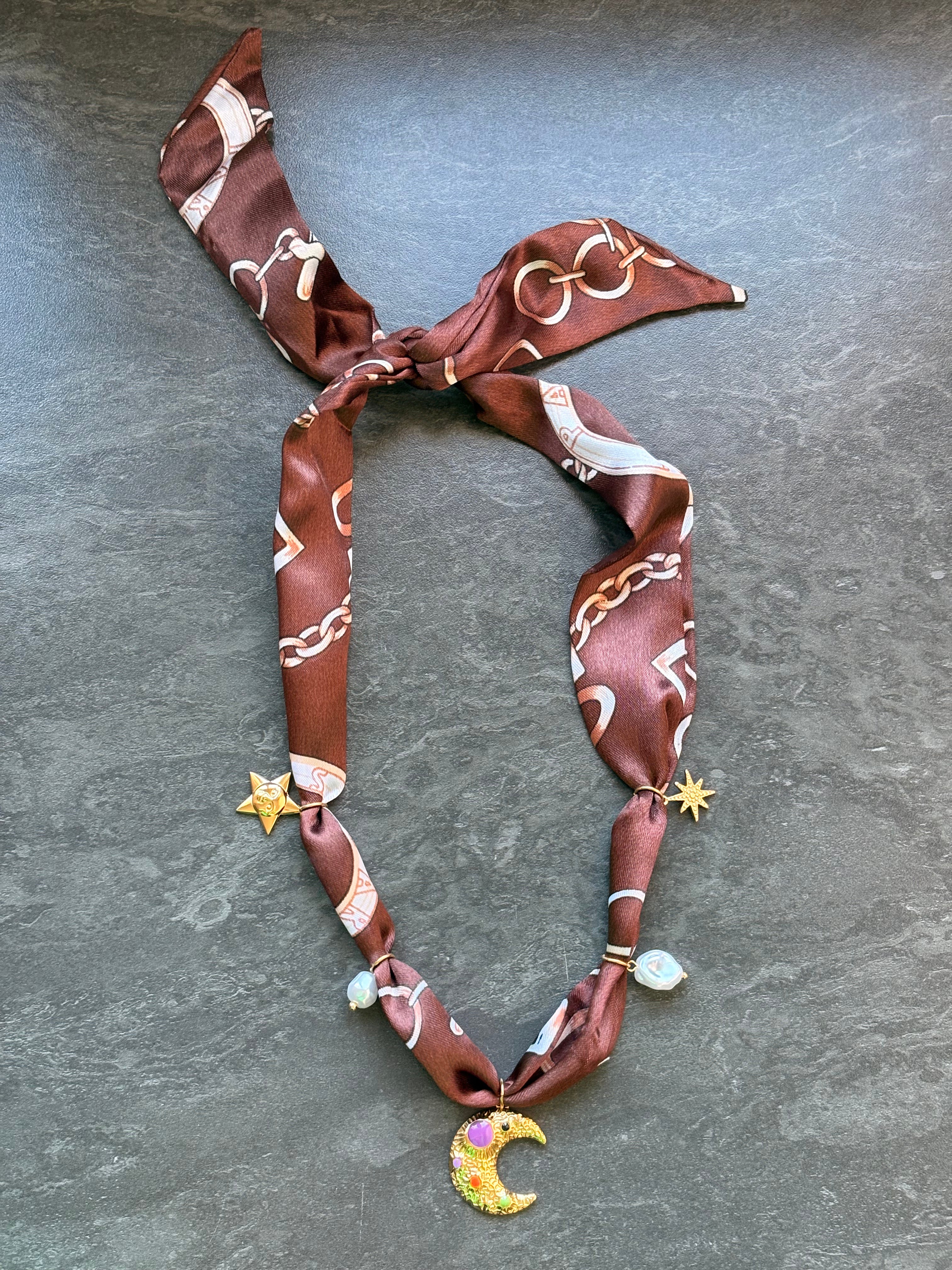 Collier bandana pendentif lune