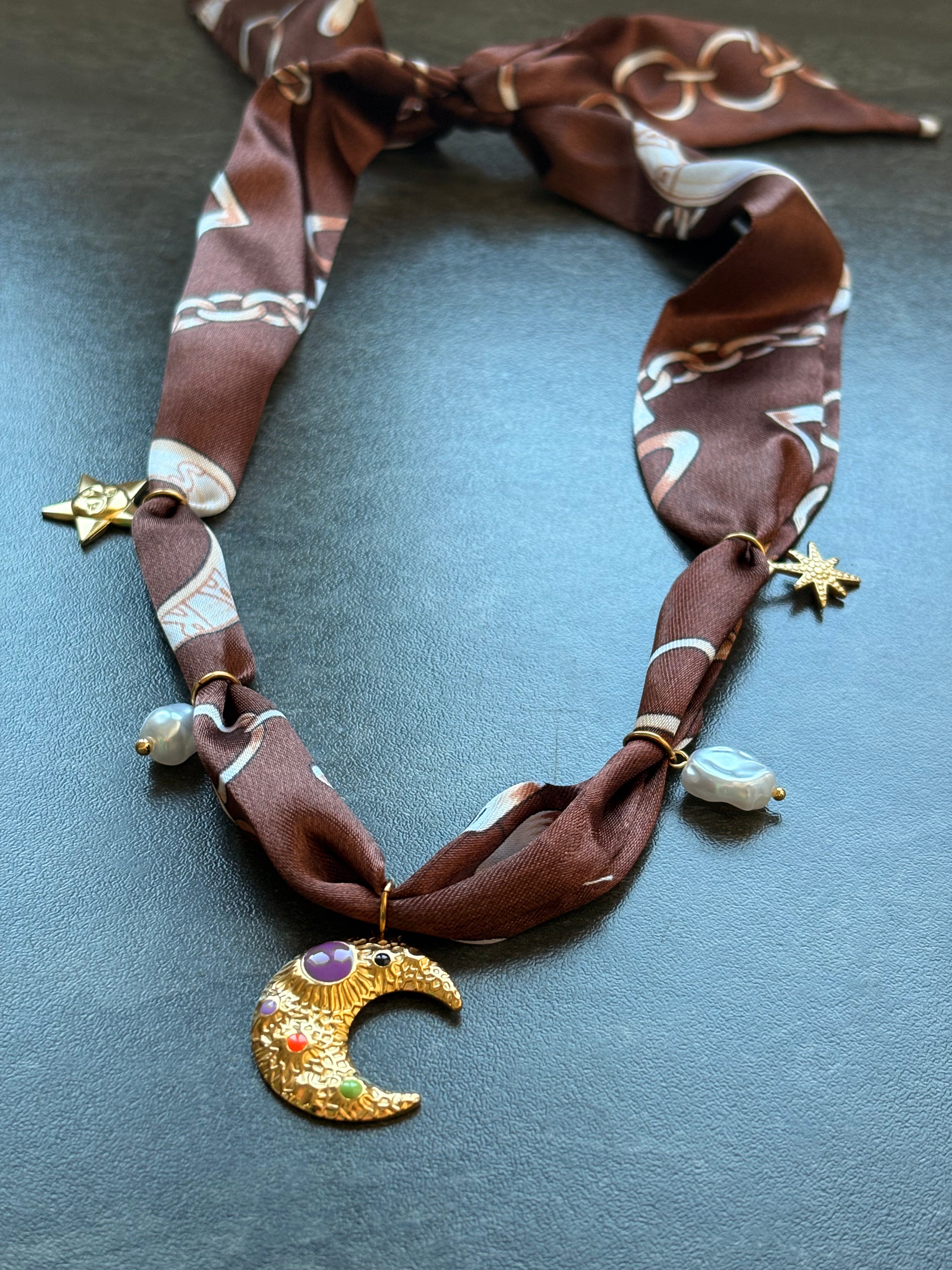 Collier bandana pendentif lune